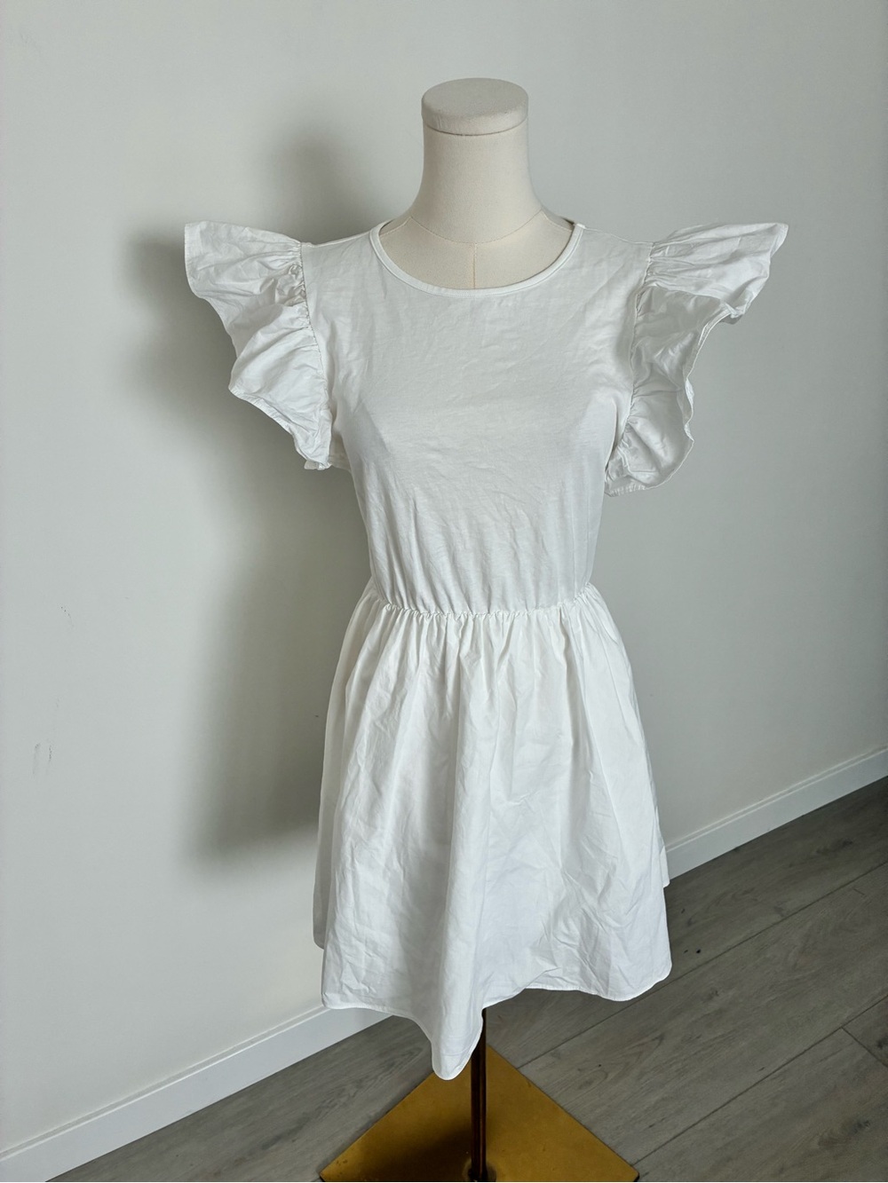 En Saison White Flutter Sleeve Dress